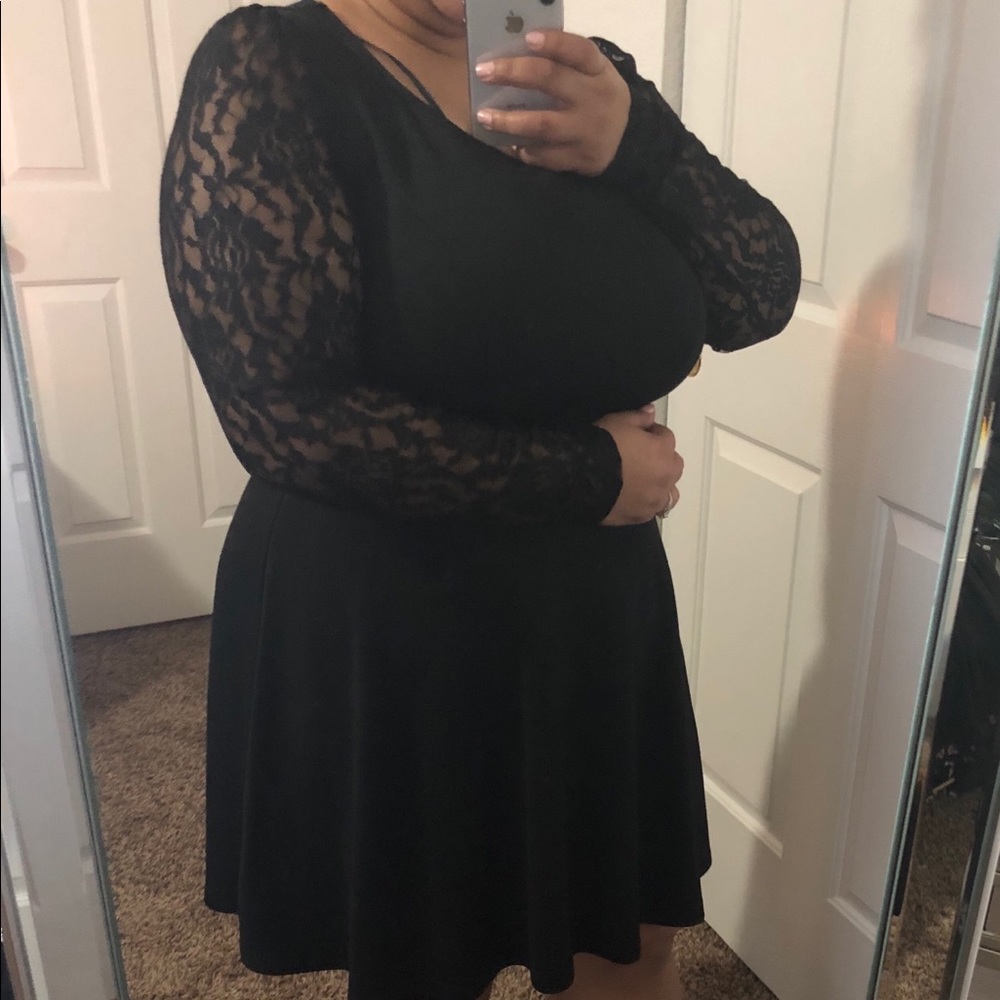 Forever 21 black long sleeve dress